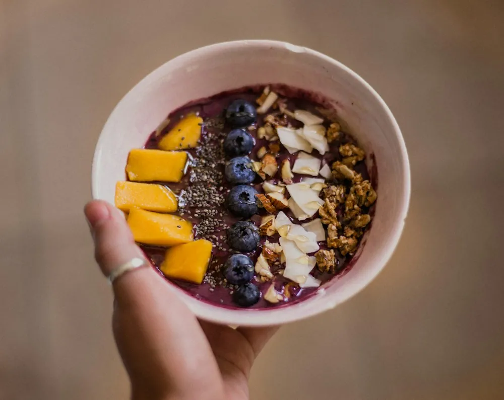 Tigela de açaí com frutas
